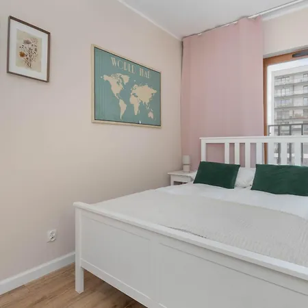 Large In With Gym, Parking And Air Conditioning By Renters Gdaňsk