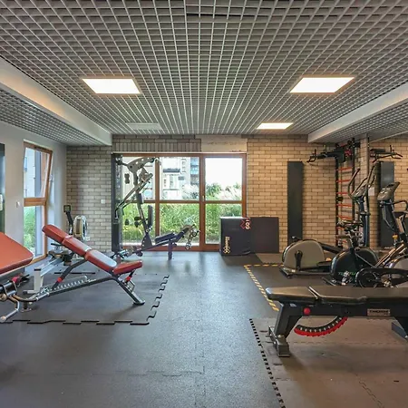 Large In With Gym, Parking And Air Conditioning By Renters *