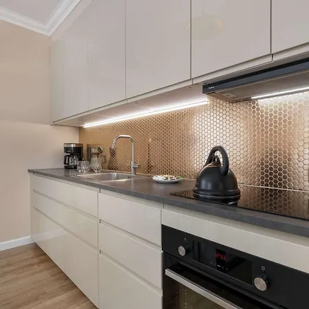 Large In With Gym, Parking And Air Conditioning By Renters Daire *