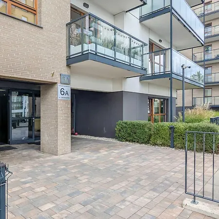 Large In With Gym, Parking And Air Conditioning By Renters *