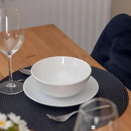 Lejlighed Large In With Gym, Parking And Air Conditioning By Renters